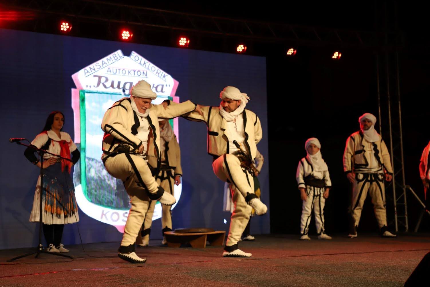 Përfundon festivali mbarëkombëtar i folklorit “Boletini n’plis të bardhë”